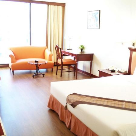 Tai Pan Hotel - Sha Plus Certified Bangkok Luaran gambar