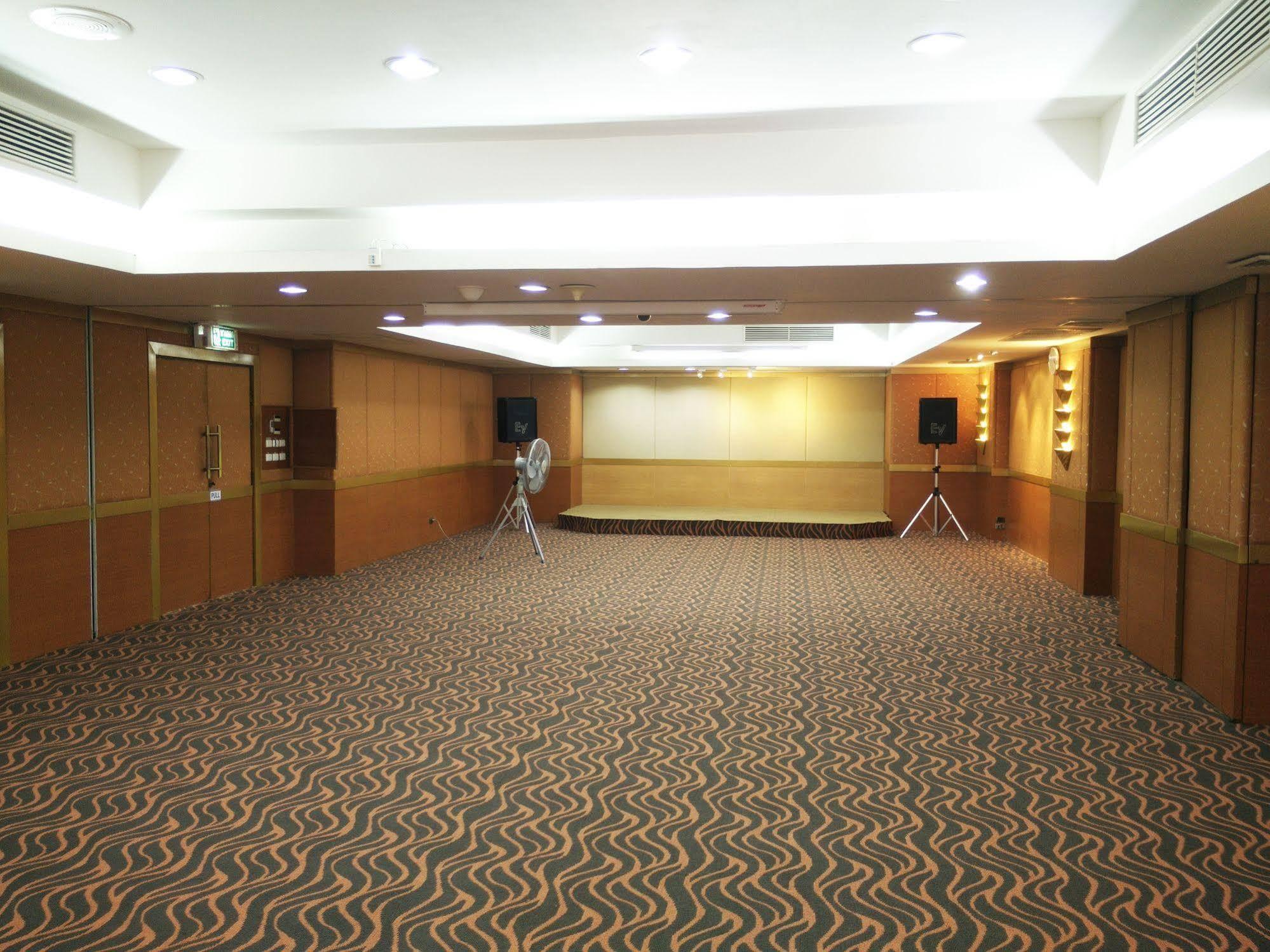 Tai Pan Hotel - Sha Plus Certified Bangkok Luaran gambar