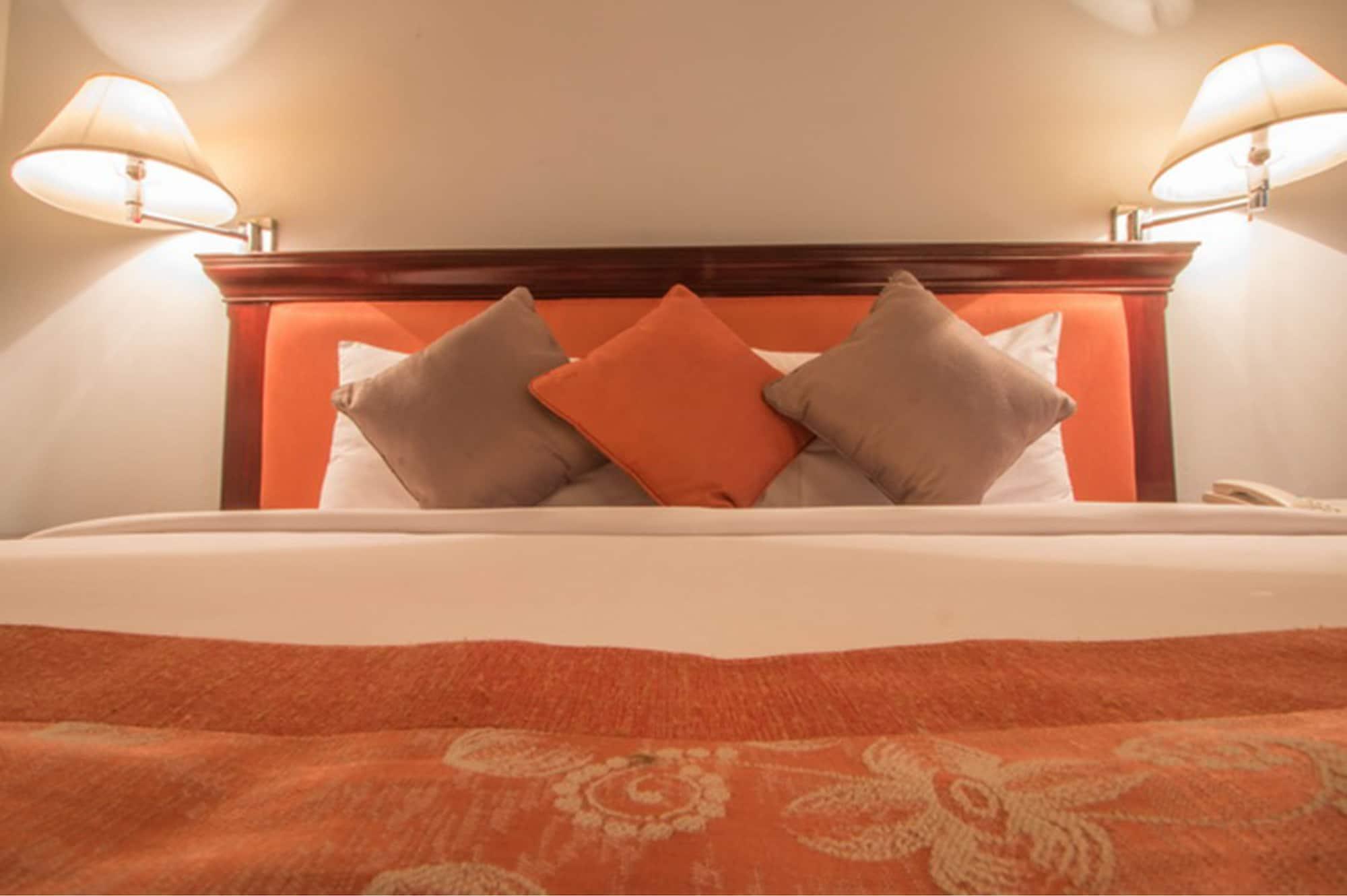 Tai Pan Hotel - Sha Plus Certified Bangkok Luaran gambar