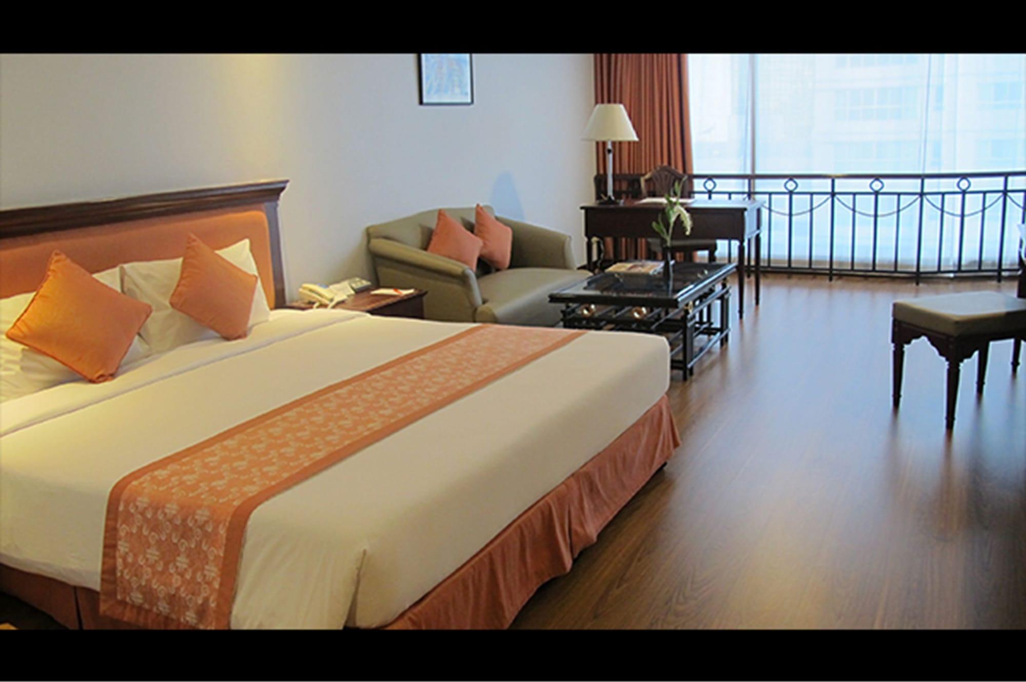 Tai Pan Hotel - Sha Plus Certified Bangkok Luaran gambar
