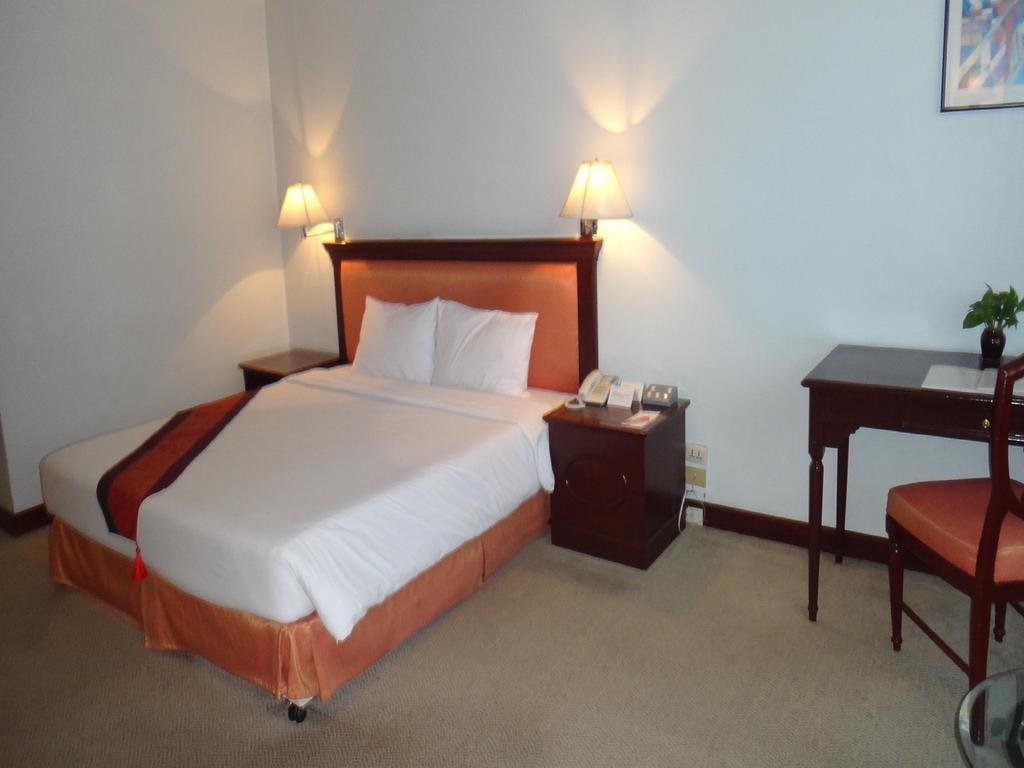 Tai Pan Hotel - Sha Plus Certified Bangkok Luaran gambar